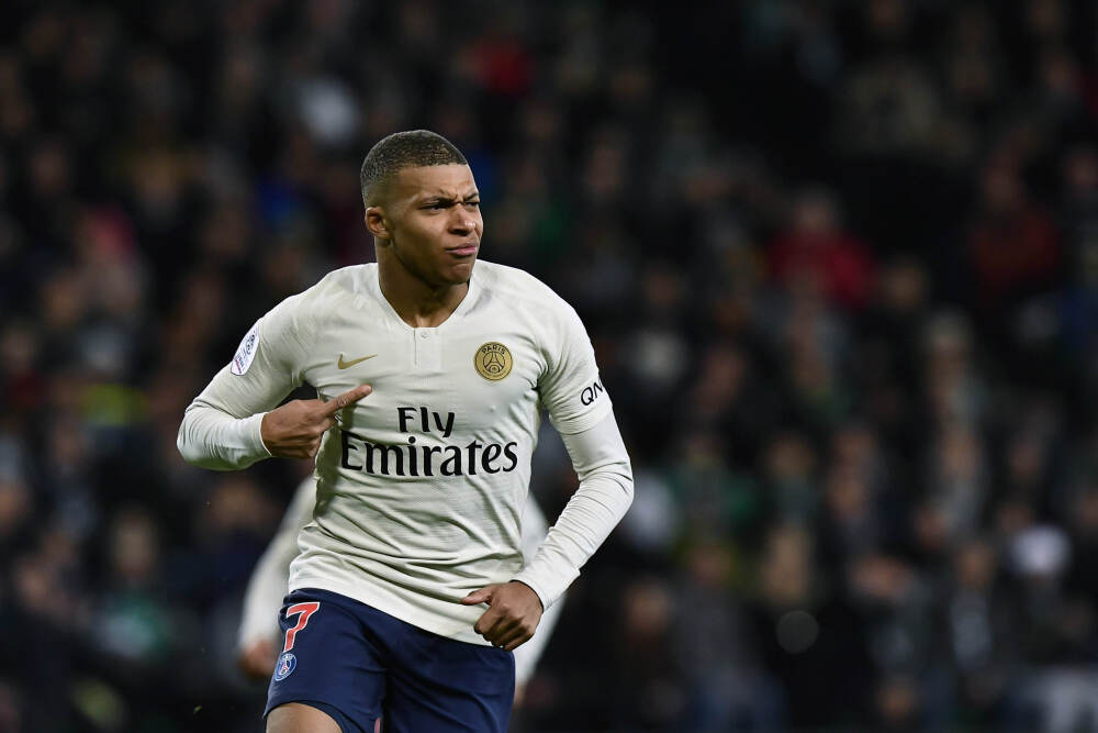 Netflix830亿美元豪赌，特朗普亲自干预，CNN归属大战背后权力博弈升级